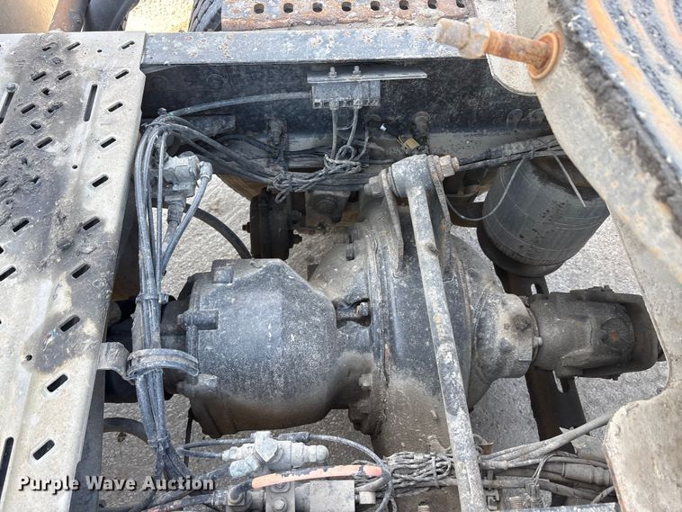 image for item FG1019 2016 Mack CXU613 semi truck