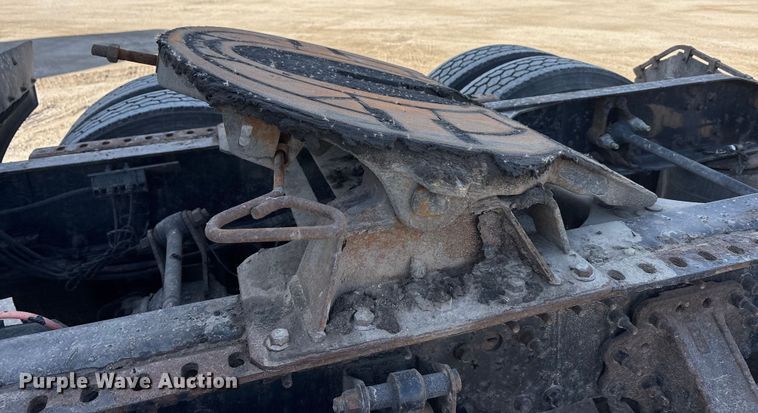 image for item FG1019 2016 Mack CXU613 semi truck