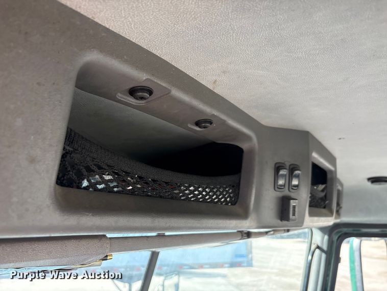 image for item FG1019 2016 Mack CXU613 semi truck