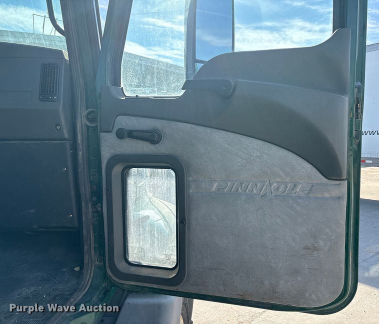 image for item FG1019 2016 Mack CXU613 semi truck