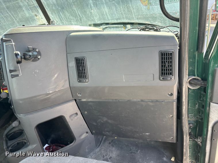 image for item FG1019 2016 Mack CXU613 semi truck