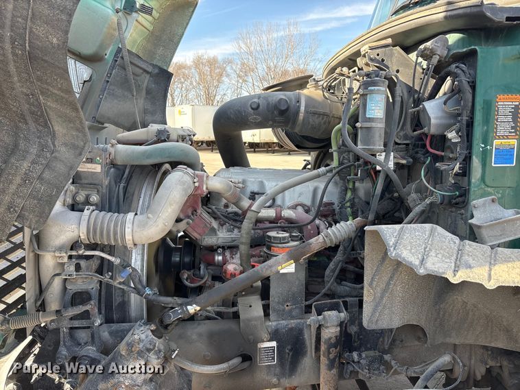 image for item FG1019 2016 Mack CXU613 semi truck