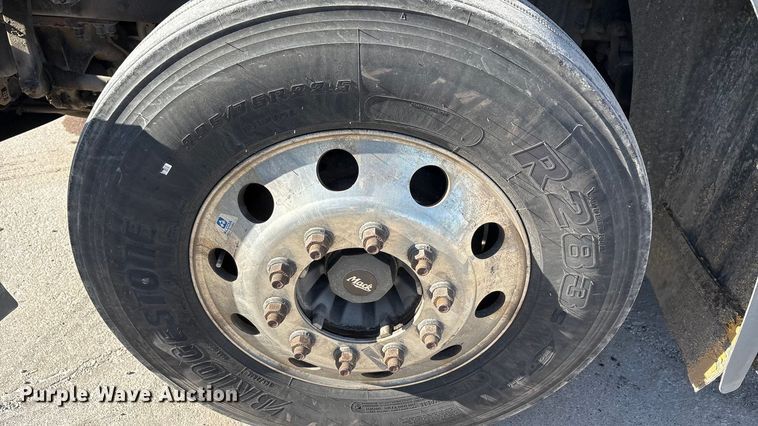 image for item FG1019 2016 Mack CXU613 semi truck