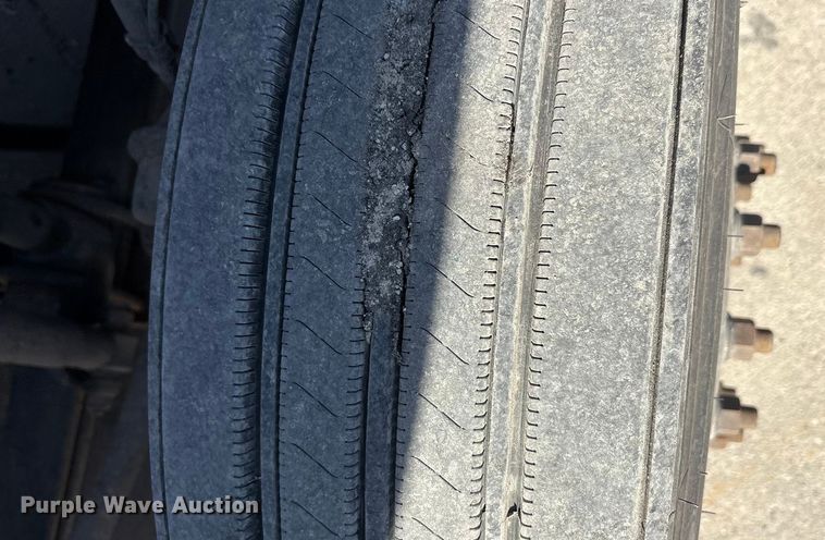 image for item FG1019 2016 Mack CXU613 semi truck