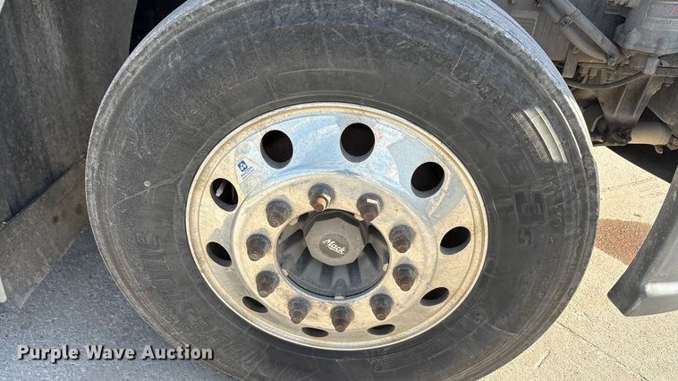 image for item FG1019 2016 Mack CXU613 semi truck