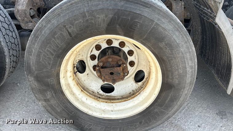 image for item FG1019 2016 Mack CXU613 semi truck