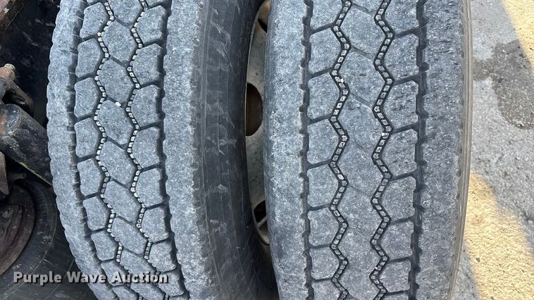 image for item FG1019 2016 Mack CXU613 semi truck