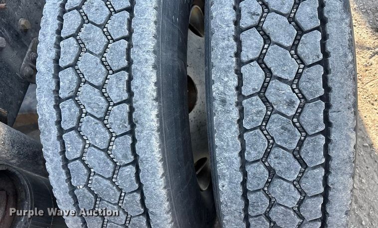 image for item FG1019 2016 Mack CXU613 semi truck