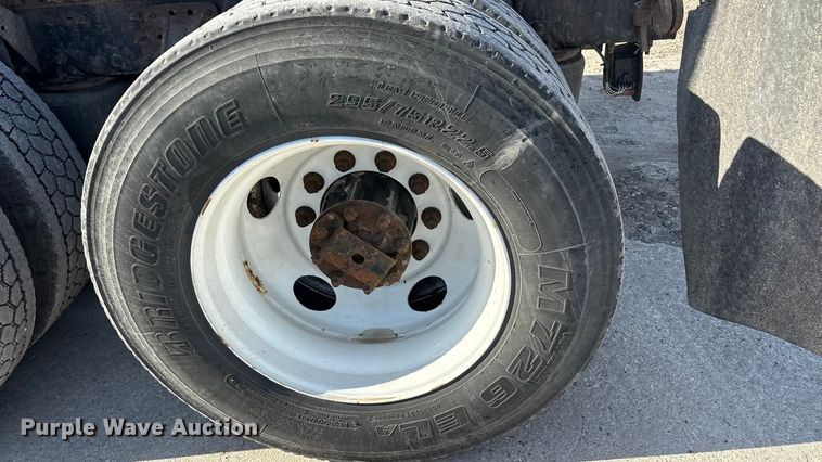 image for item FG1019 2016 Mack CXU613 semi truck