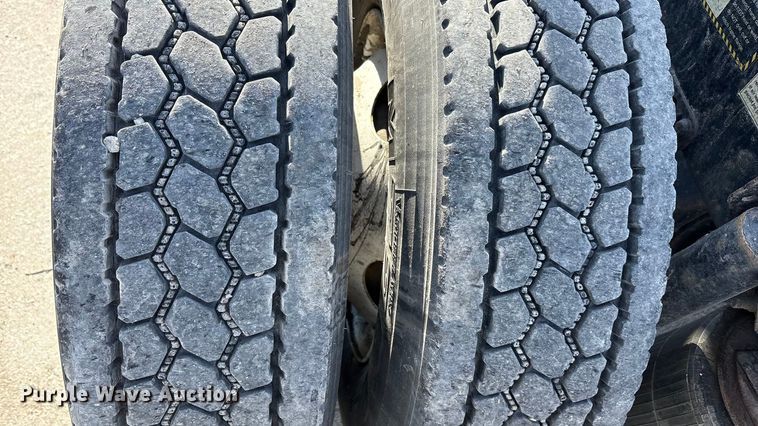 image for item FG1019 2016 Mack CXU613 semi truck