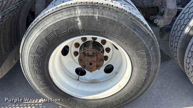 image for item FG1019 2016 Mack CXU613 semi truck