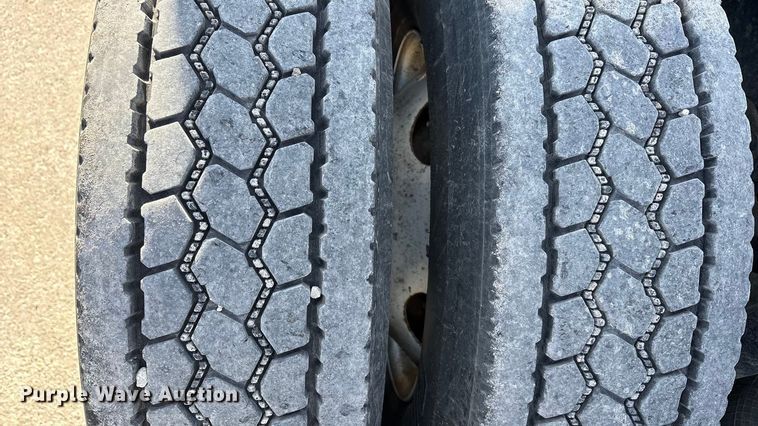 image for item FG1019 2016 Mack CXU613 semi truck