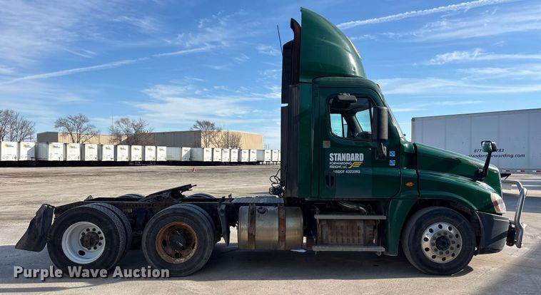 image for item FG1020 2017 Freightliner Cascadia 125 semi truck