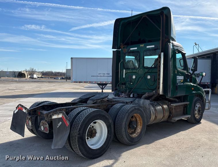 image for item FG1020 2017 Freightliner Cascadia 125 semi truck