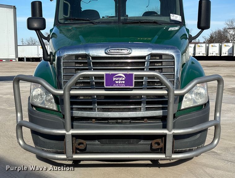image for item FG1020 2017 Freightliner Cascadia 125 semi truck