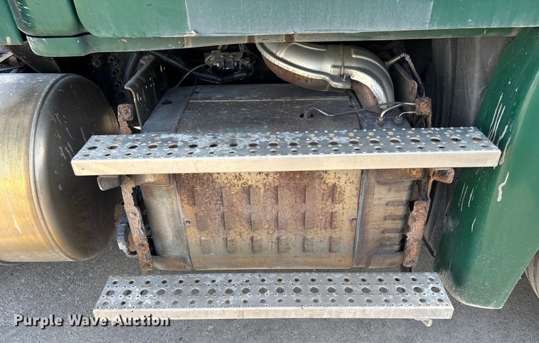 image for item FG1020 2017 Freightliner Cascadia 125 semi truck