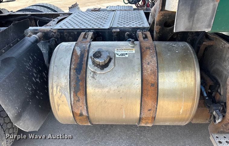 image for item FG1020 2017 Freightliner Cascadia 125 semi truck