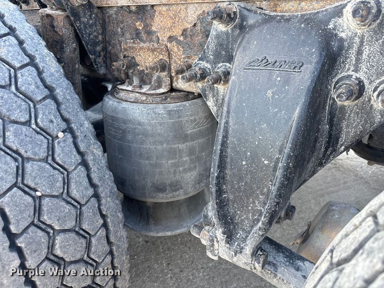 image for item FG1020 2017 Freightliner Cascadia 125 semi truck