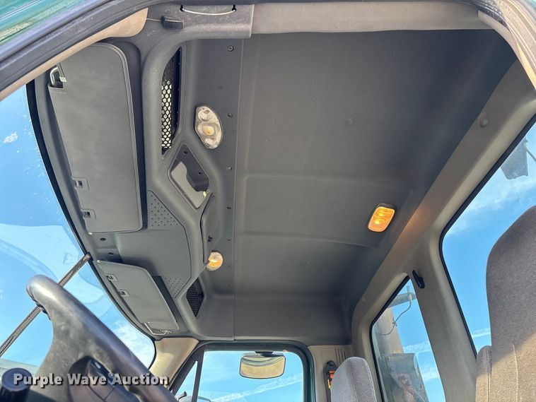 image for item FG1020 2017 Freightliner Cascadia 125 semi truck