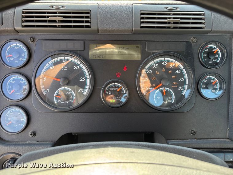 image for item FG1020 2017 Freightliner Cascadia 125 semi truck