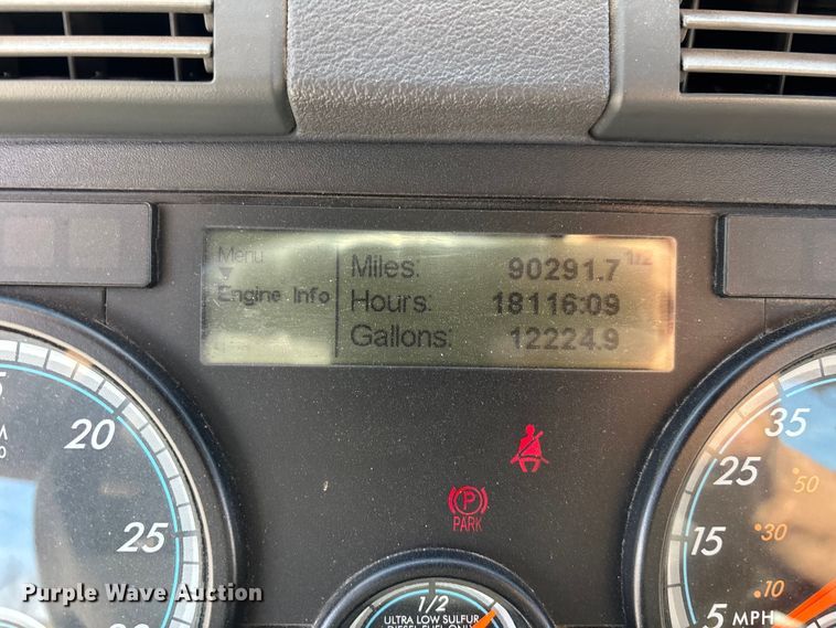 image for item FG1020 2017 Freightliner Cascadia 125 semi truck