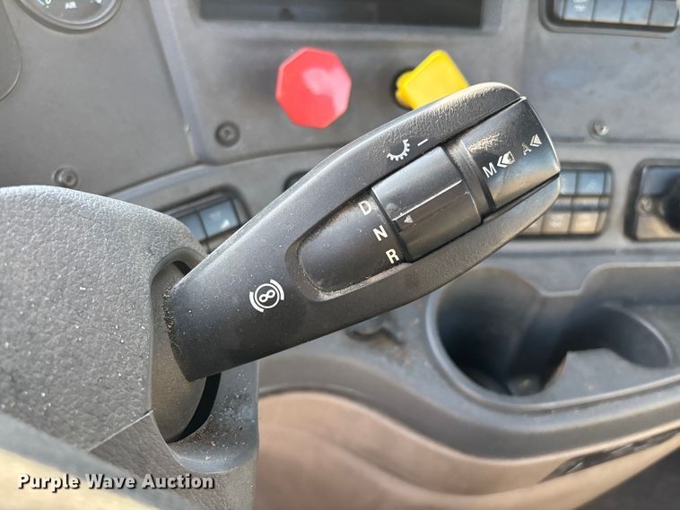 image for item FG1020 2017 Freightliner Cascadia 125 semi truck