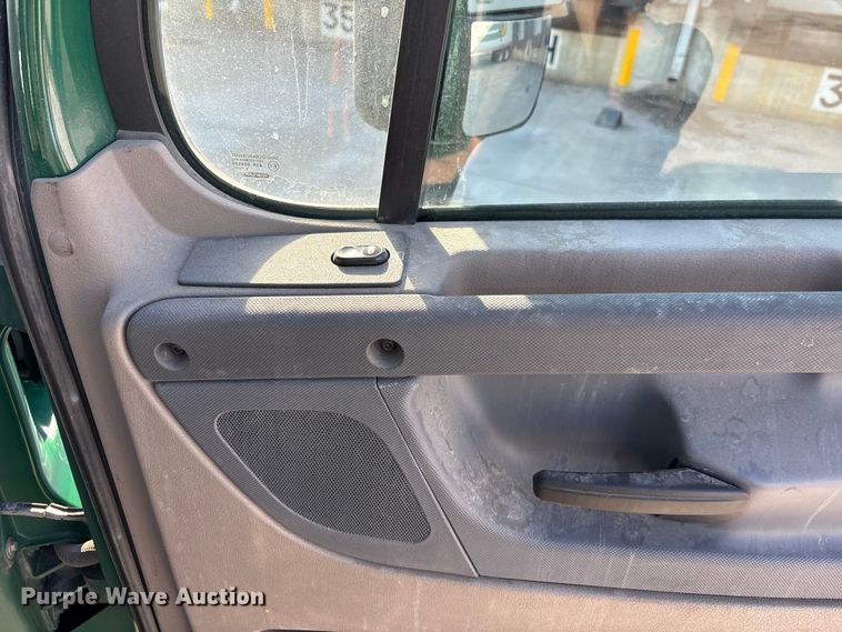 image for item FG1020 2017 Freightliner Cascadia 125 semi truck