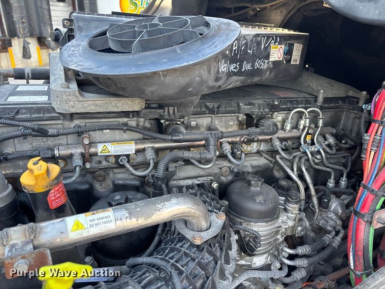 image for item FG1020 2017 Freightliner Cascadia 125 semi truck