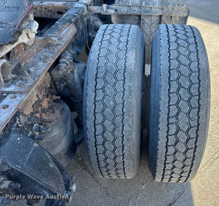 image for item FG1020 2017 Freightliner Cascadia 125 semi truck