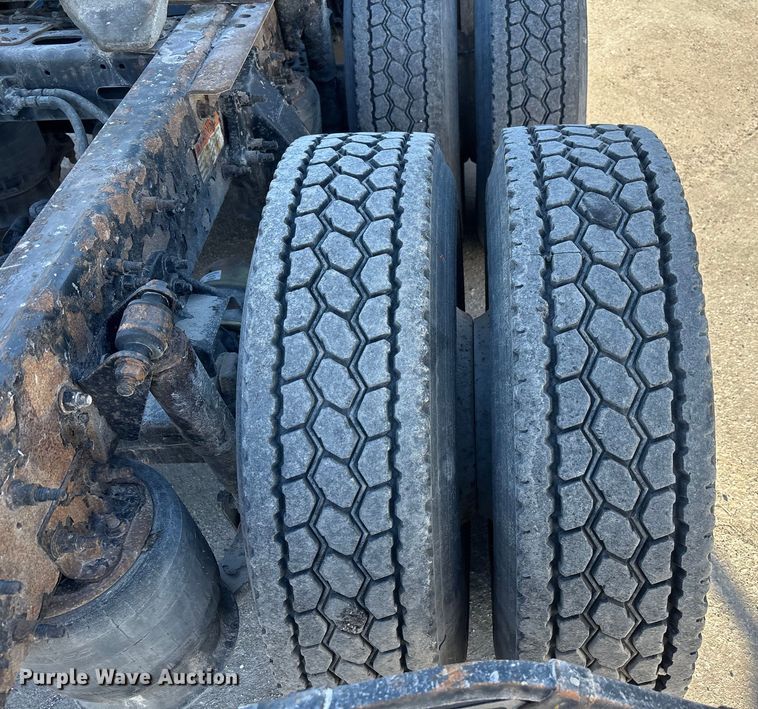 image for item FG1020 2017 Freightliner Cascadia 125 semi truck