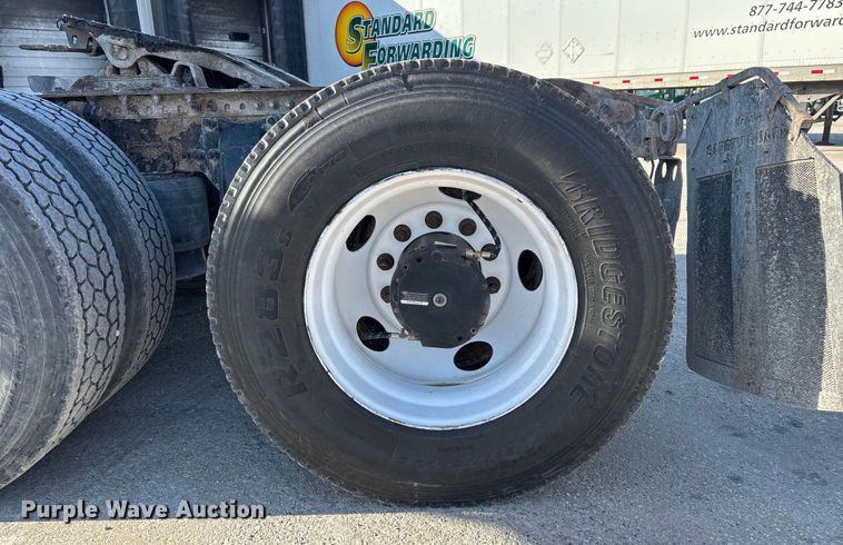 image for item FG1020 2017 Freightliner Cascadia 125 semi truck