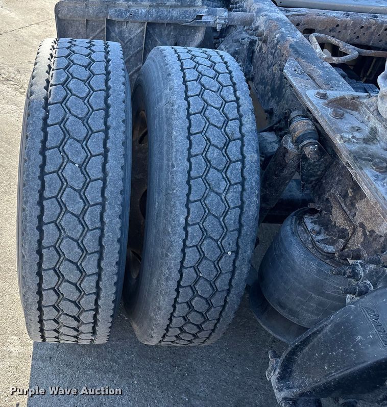 image for item FG1020 2017 Freightliner Cascadia 125 semi truck