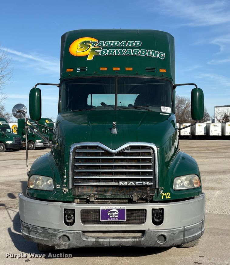 image for item FG1021 2016 Mack CXU613 semi truck