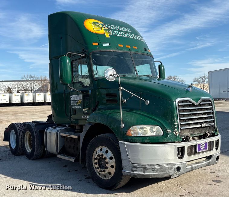 image for item FG1021 2016 Mack CXU613 semi truck