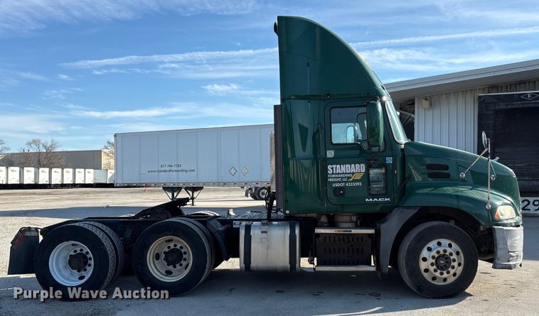 image for item FG1021 2016 Mack CXU613 semi truck