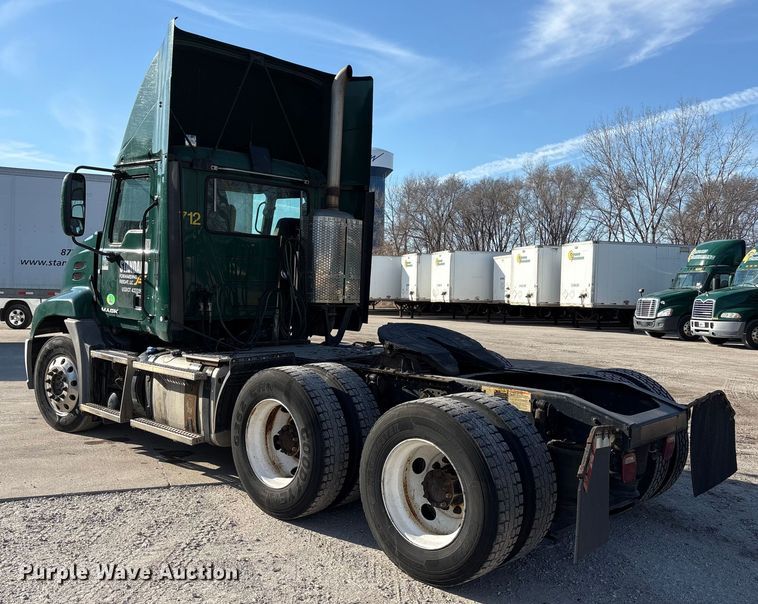 image for item FG1021 2016 Mack CXU613 semi truck
