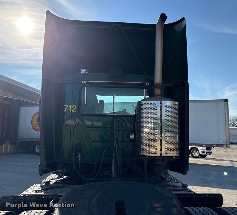 image for item FG1021 2016 Mack CXU613 semi truck