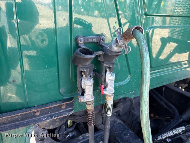 image for item FG1021 2016 Mack CXU613 semi truck