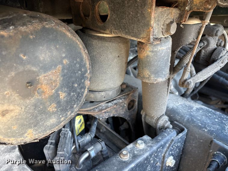 image for item FG1021 2016 Mack CXU613 semi truck