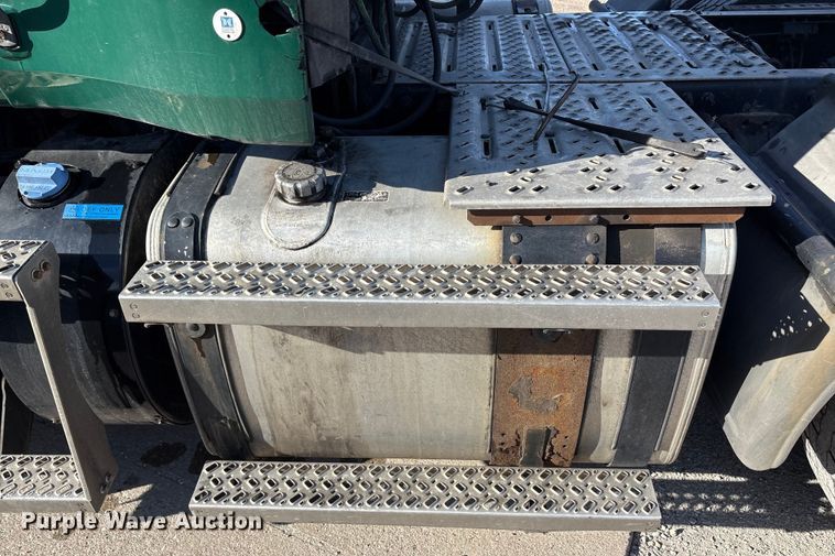 image for item FG1021 2016 Mack CXU613 semi truck