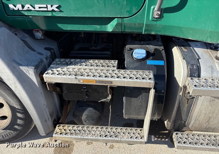 image for item FG1021 2016 Mack CXU613 semi truck