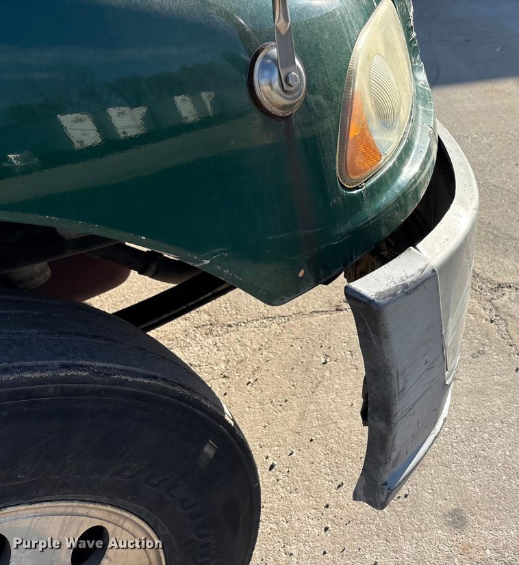 image for item FG1021 2016 Mack CXU613 semi truck