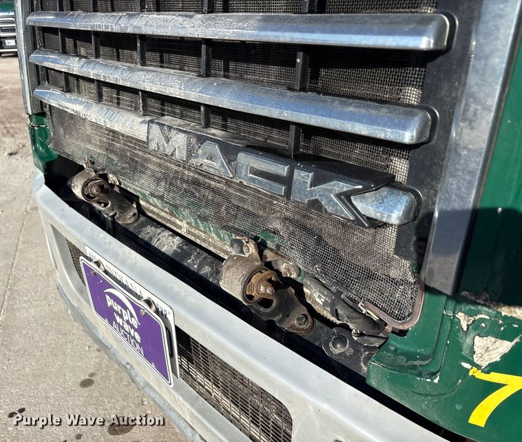 image for item FG1021 2016 Mack CXU613 semi truck