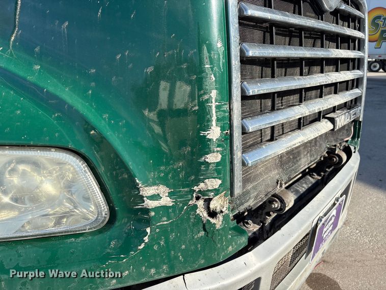 image for item FG1021 2016 Mack CXU613 semi truck