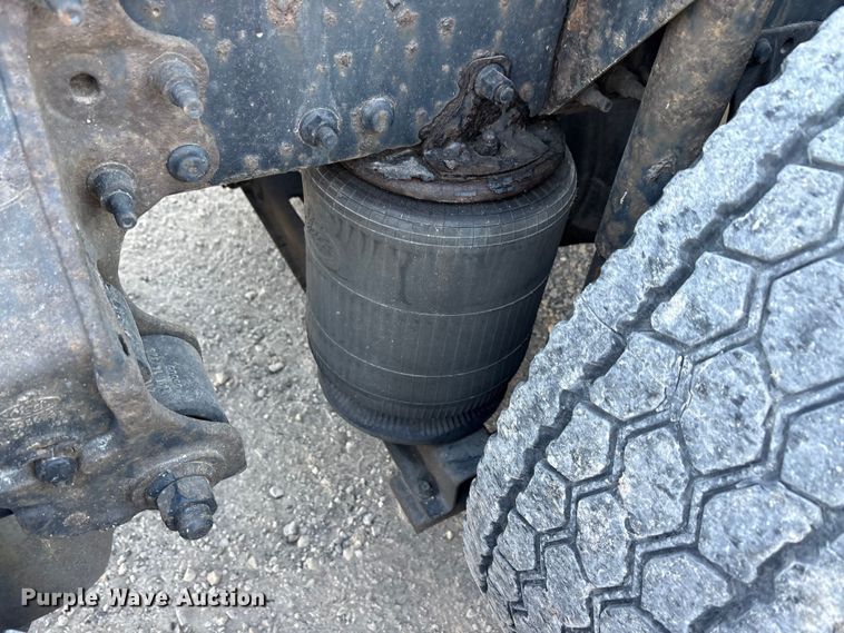 image for item FG1021 2016 Mack CXU613 semi truck