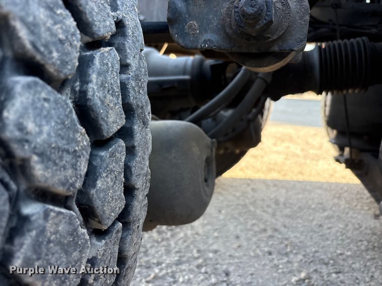 image for item FG1021 2016 Mack CXU613 semi truck