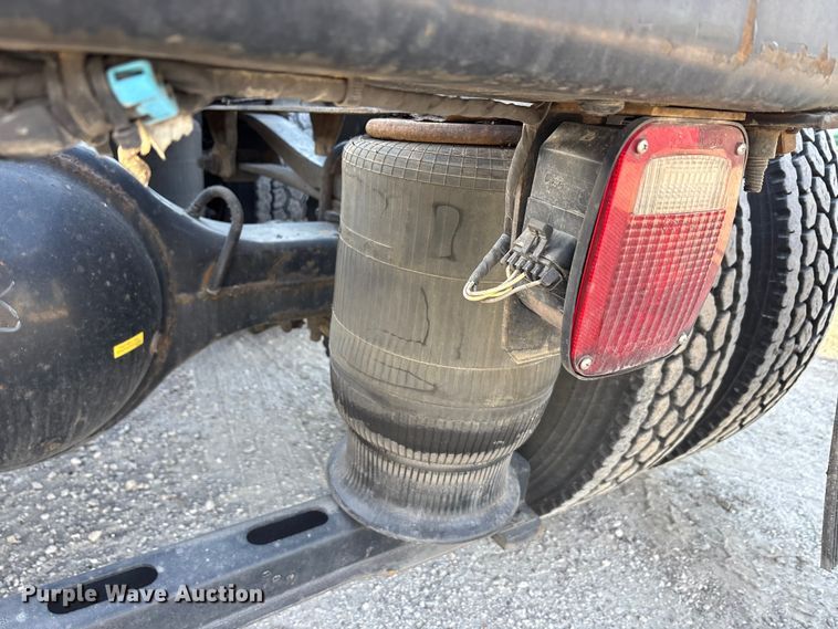 image for item FG1021 2016 Mack CXU613 semi truck