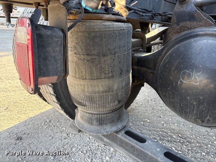 image for item FG1021 2016 Mack CXU613 semi truck