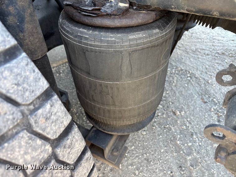 image for item FG1021 2016 Mack CXU613 semi truck