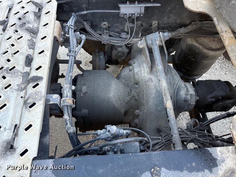 image for item FG1021 2016 Mack CXU613 semi truck